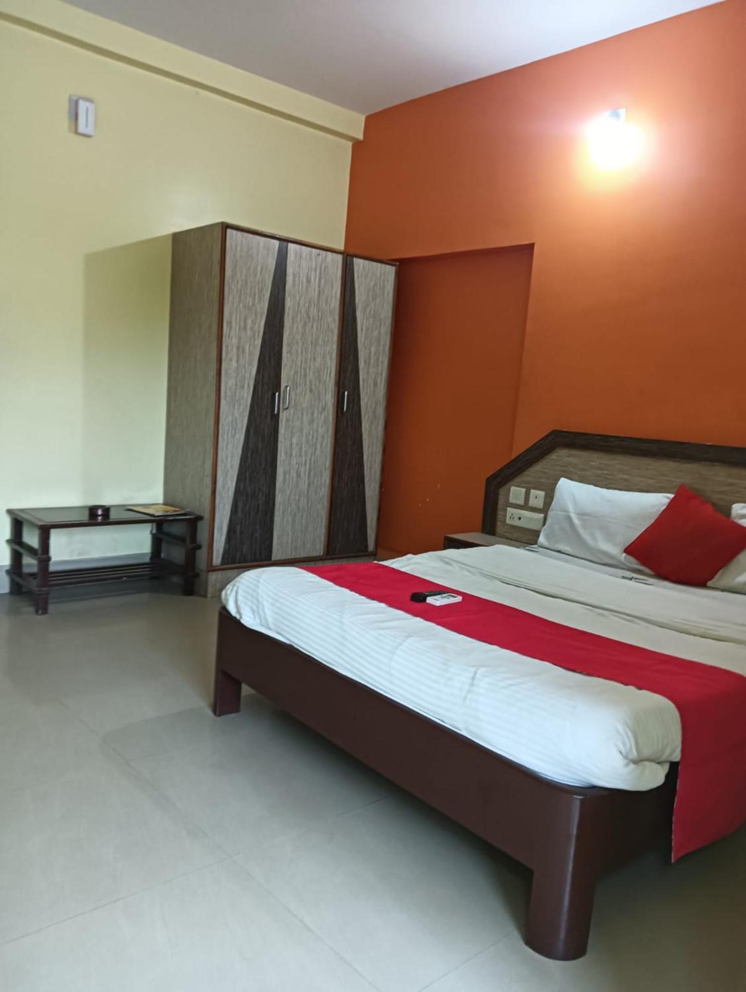 Hotel D2 Holiday Inn -Near Niladri Sea Beach - Puri - Official Verified Exterior foto